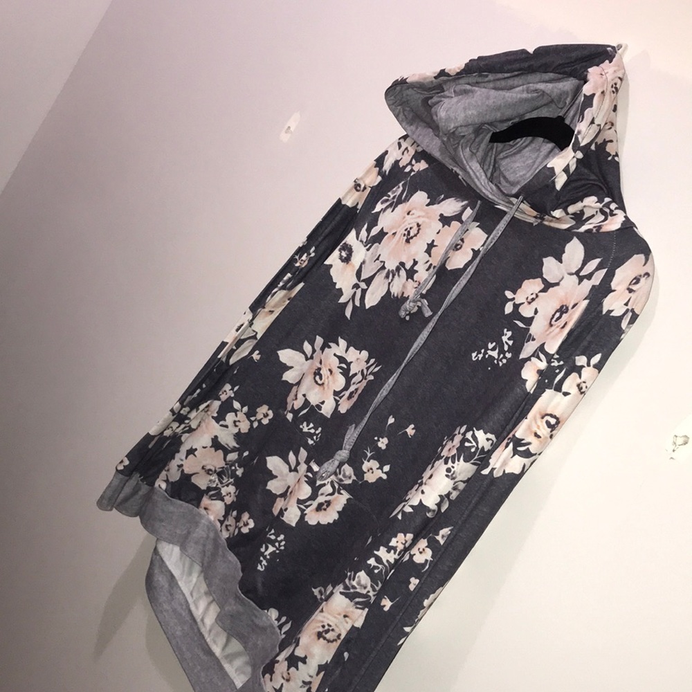 Cute floral hoodie! Size Xl fits large/xl